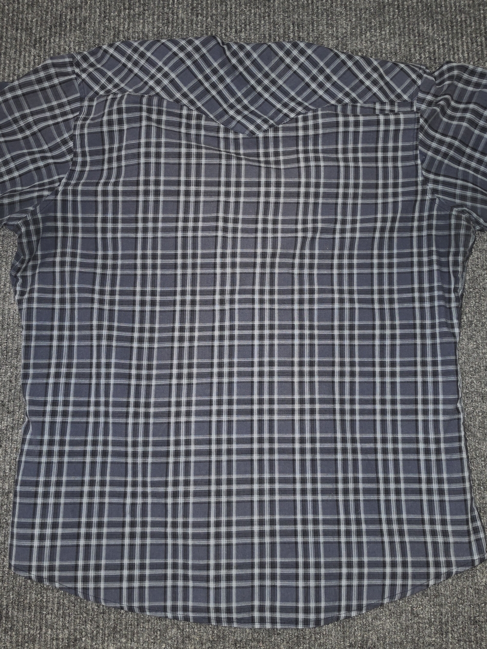 Wrangler Navy and Light Blue Plaid Short-Sleeve Pearl Snap Shirt - Picture 4 of 4